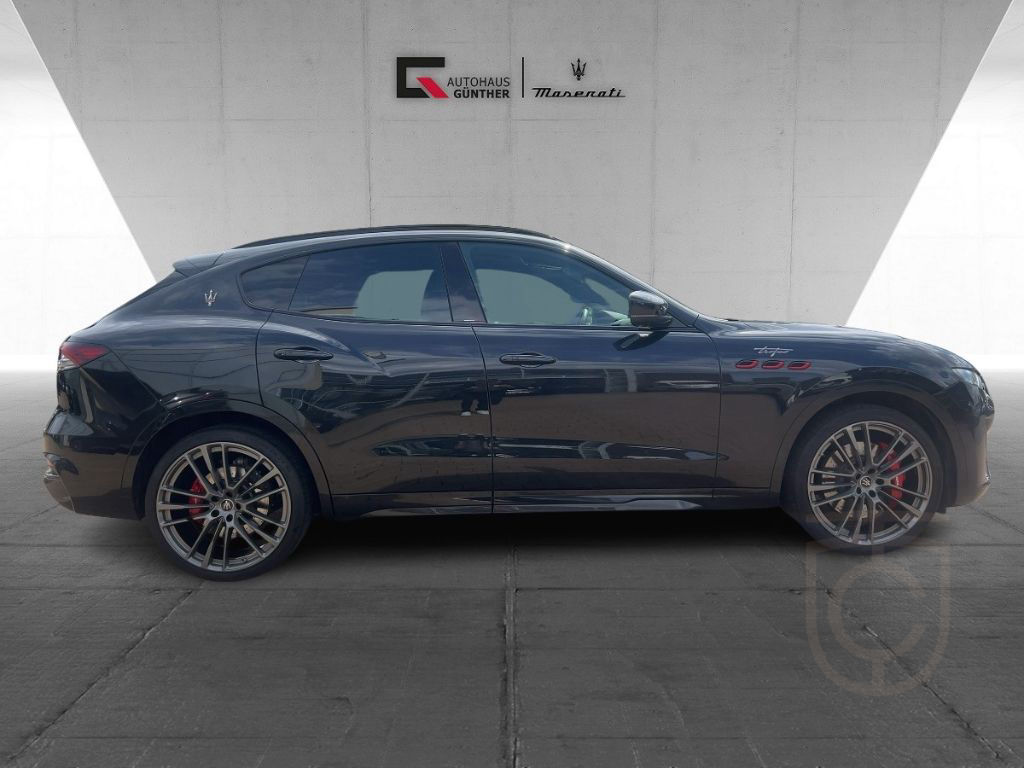 Maserati Levante TROFEO MY23 V8 580PS AWD Nero&Nero