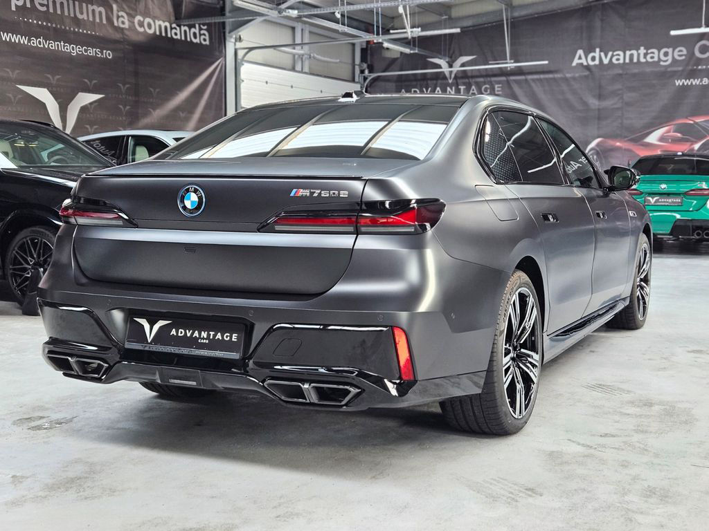 BMW M760e xDrive/Sky L./Crystal Lights/B&W Diamond