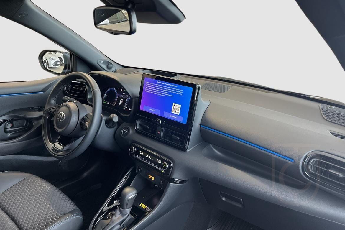 Toyota Yaris Hybrid 130 1,5 5D PREMIERE EDITION BI-TONE