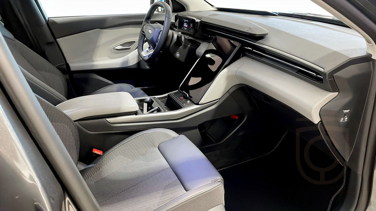 Ford Explorer Long Range RWD