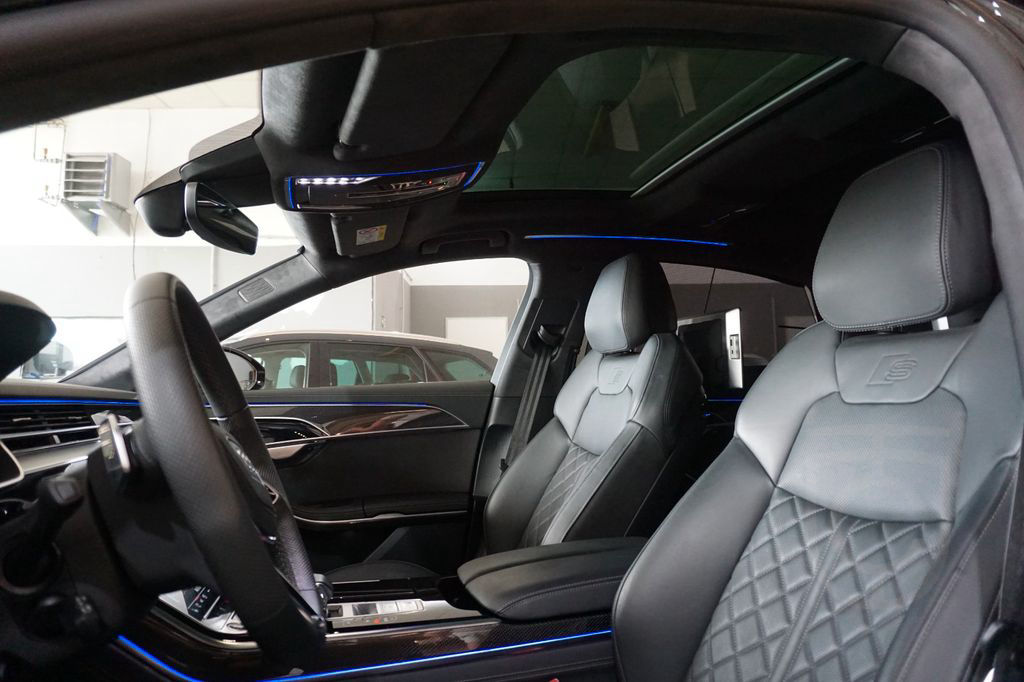 Audi A8 L 60 TFSI e quattro Black Editon Exclusive TV