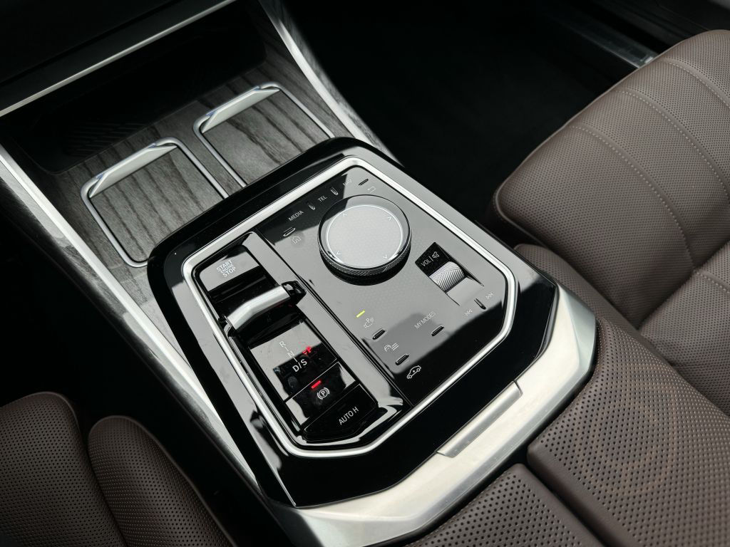 BMW 740d xDrive M Sport StandHzg PANO-SKY Autobahnas