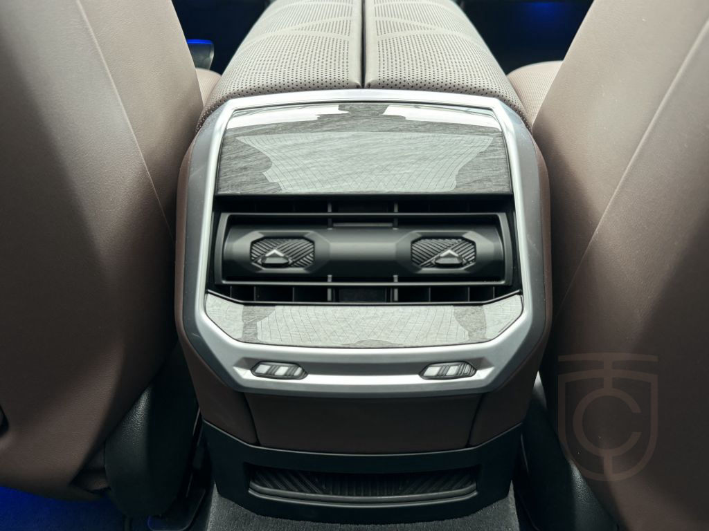 BMW 740d xDrive M Sport StandHzg PANO-SKY Autobahnas