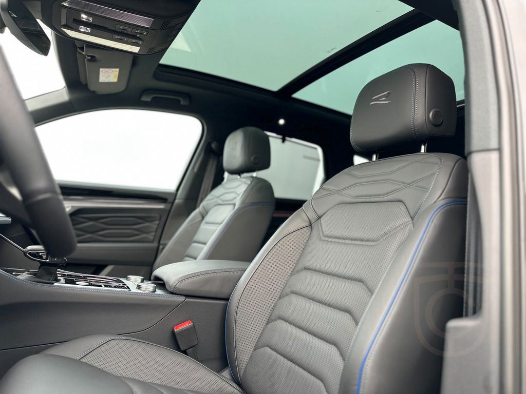 Volkswagen Touareg R eHYBRID+AHK+PANO+DYNAUDIO+SOFTCLOSE