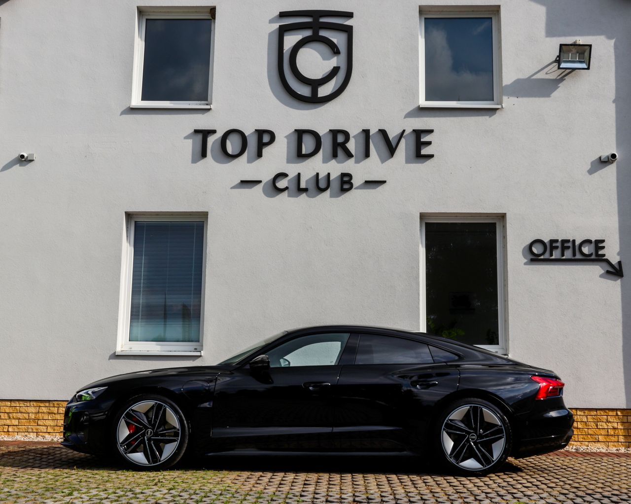 Audi RS e-tron GT/440kW/Masáž/HUD/Noční Vidění SKLADEM