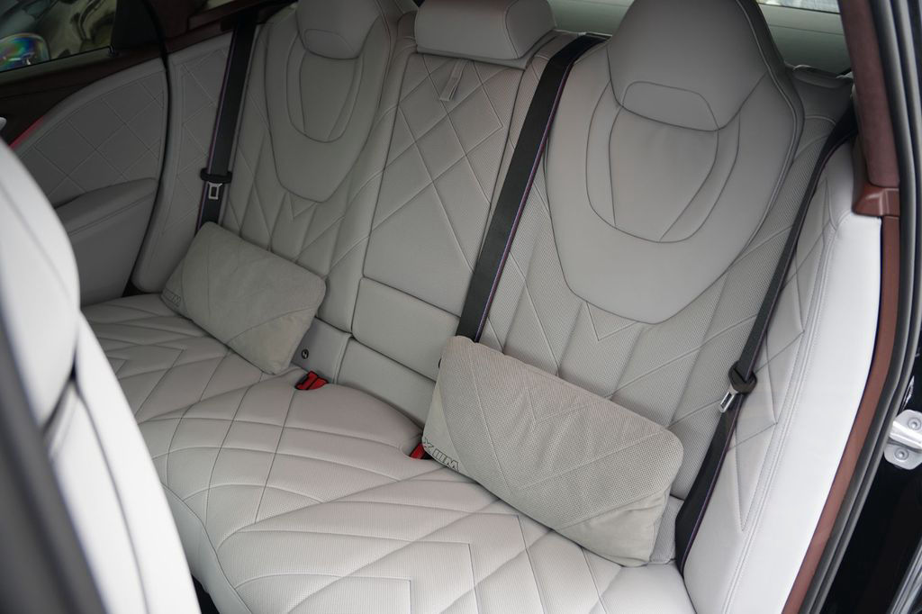 BMW XM BLACK EDITION-ACC-AHK-23M-LEDER SILVERSTONE