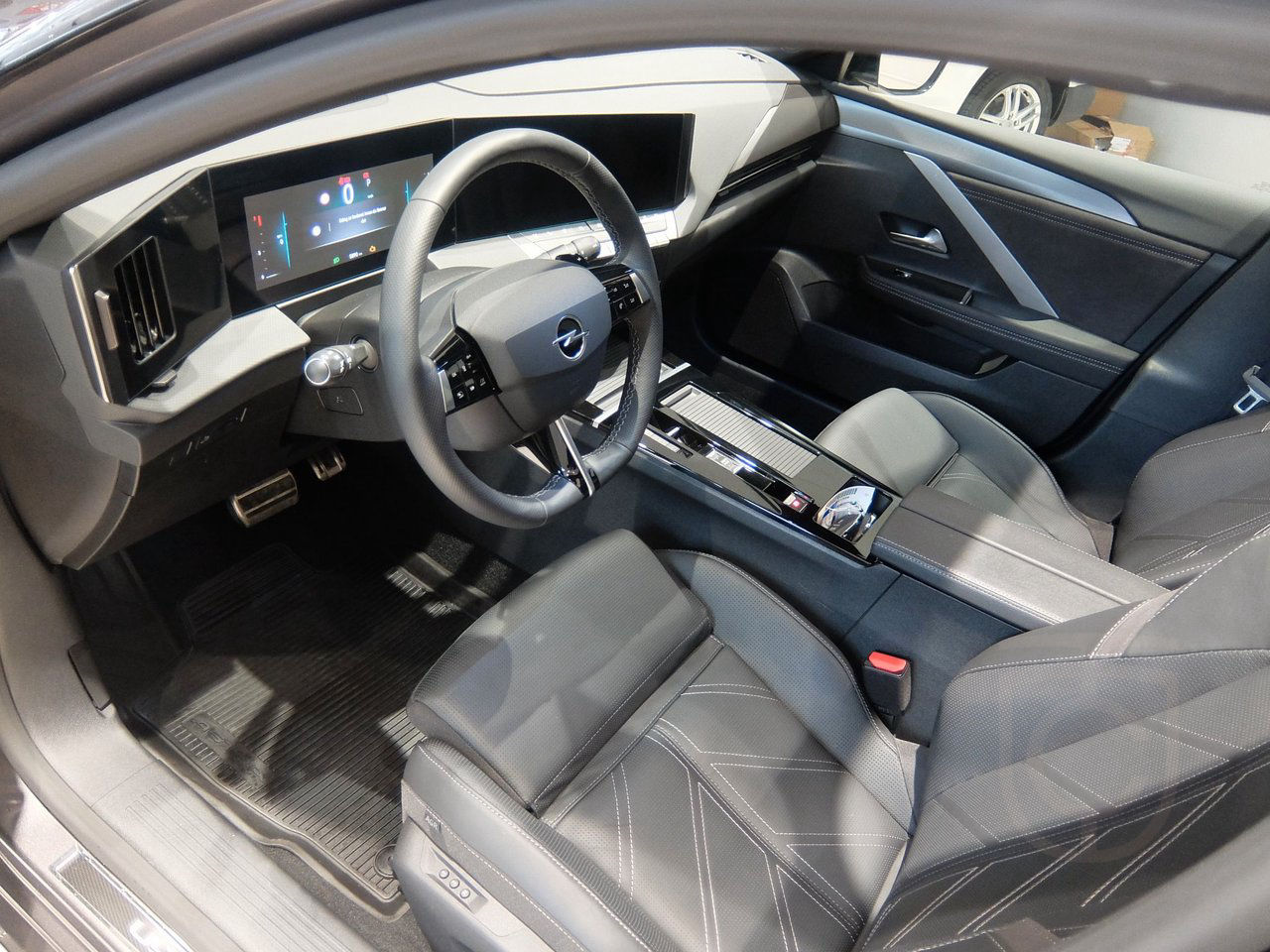 Opel Astra ST Ultimate P130