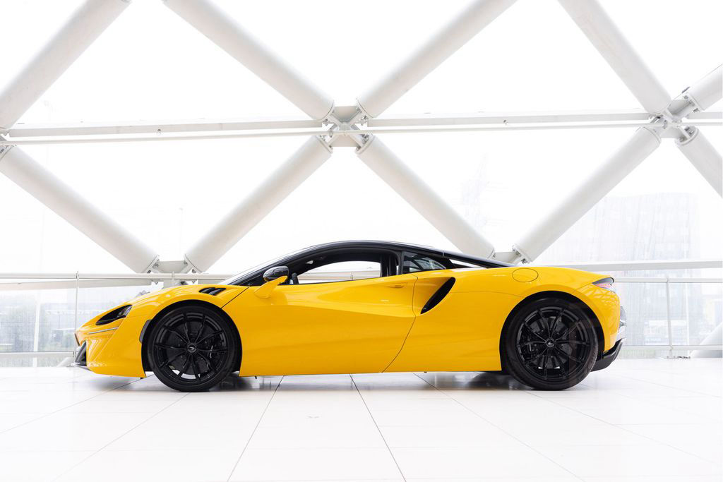 McLaren Artura 3.0 V6 Plug-in | 680pk | Volcano Yellow |