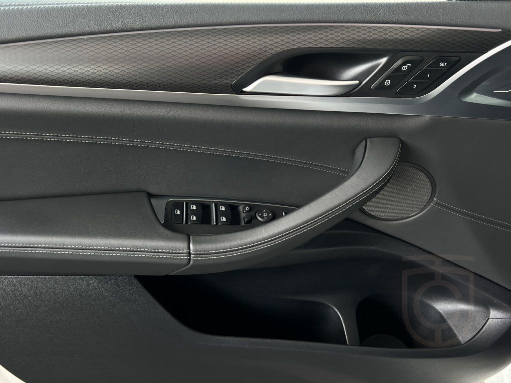 BMW X4 M Competition M-DriversP. NAVI adapLED HUD