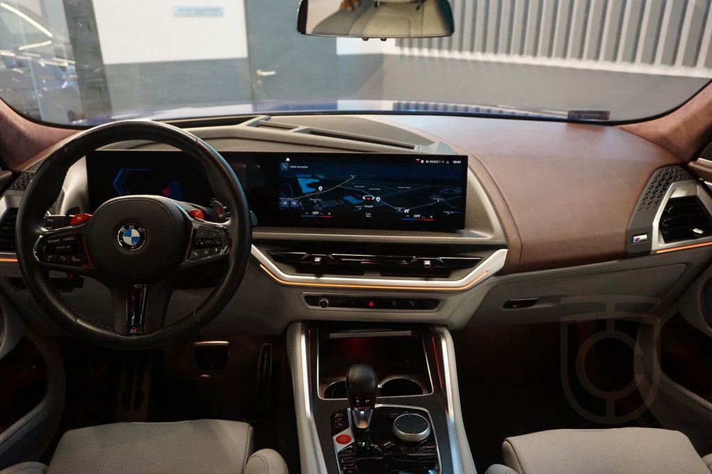 BMW XM/HUD/KEYLESS/BOW&WILK/PANO/360 KAMERA/MASSAGE
