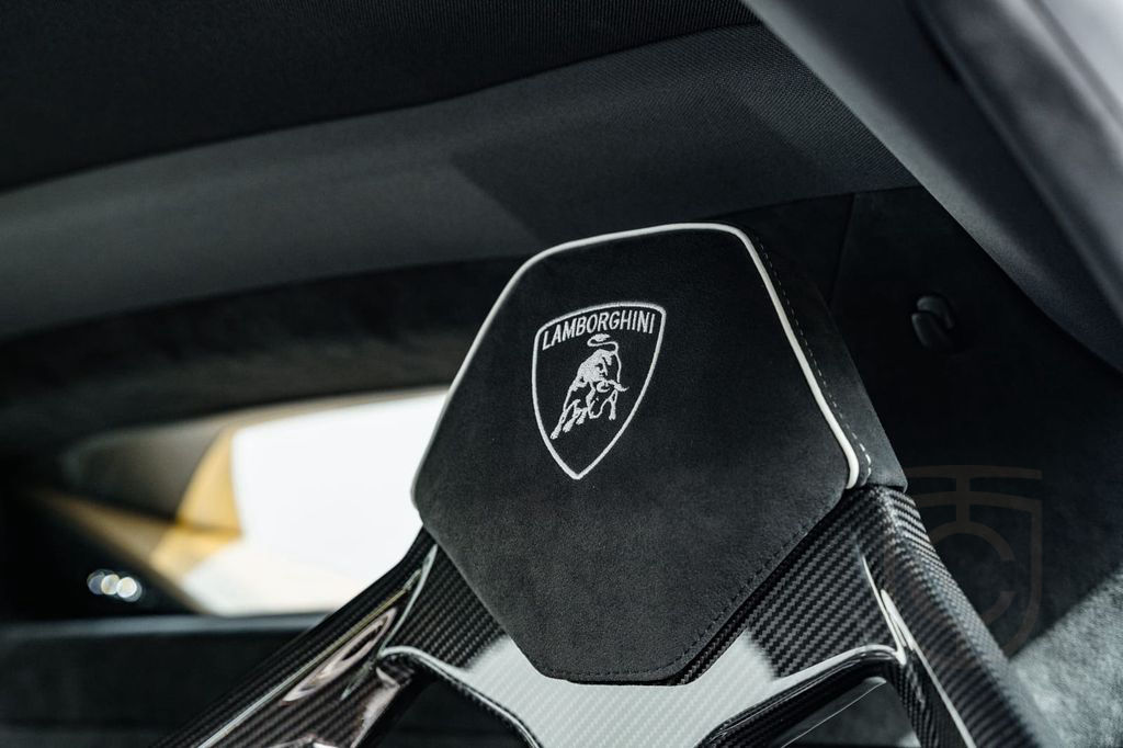 Lamborghini Huracán Tecnica*1.Hand*Deutsch*Neuwertig*