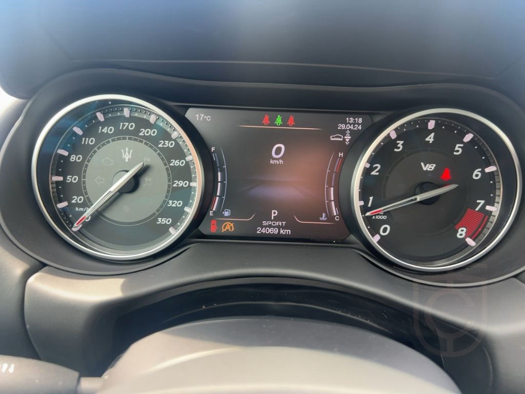 Maserati Levante TROFEO MY23 V8 580PS AWD Nero&Nero