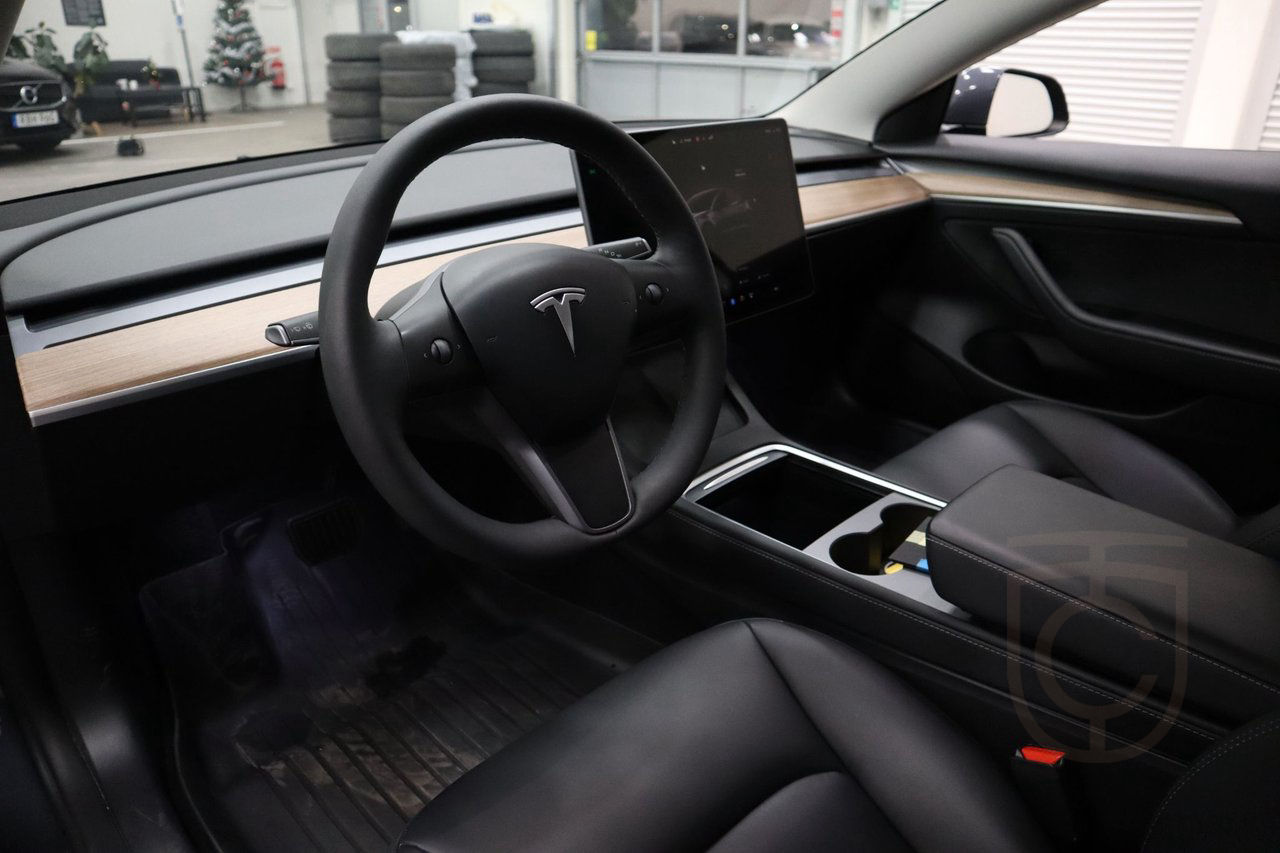 Tesla Model 3 Long Range AWD PANO