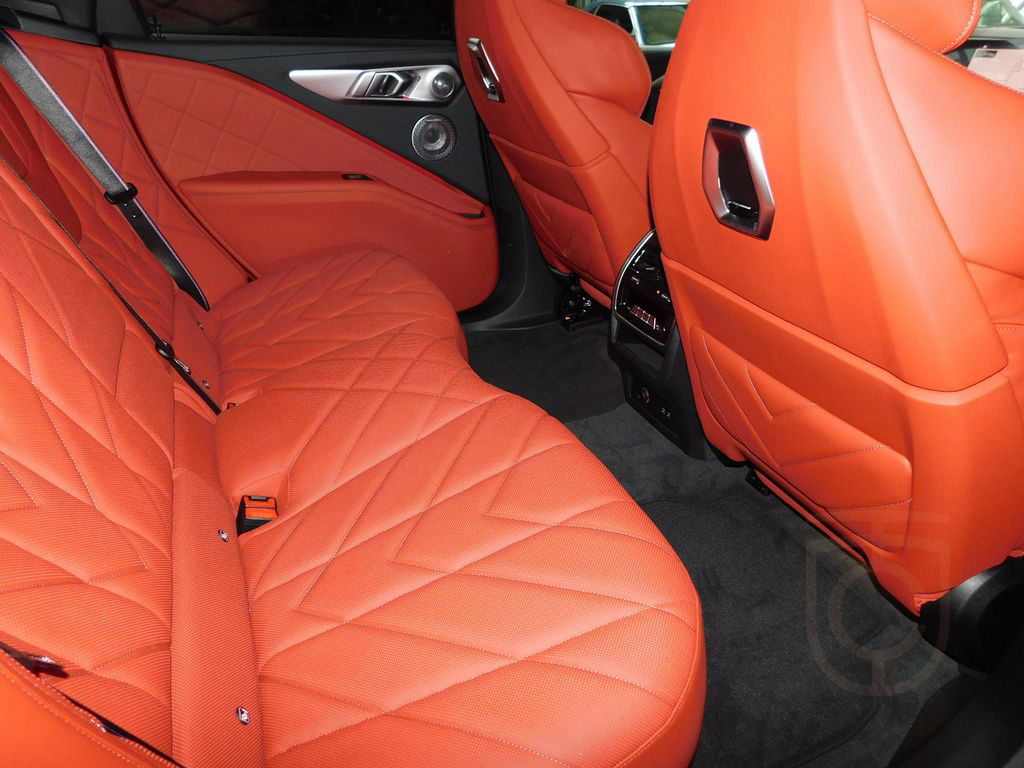 BMW XM (BMW Individual Merino/Soft-Close/Carbon)