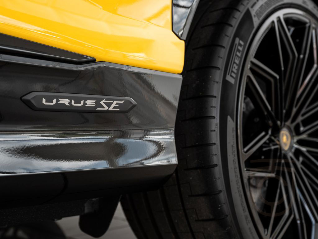 Lamborghini Urus SE Hybrid B&O/PANORAMA/23"/Massage