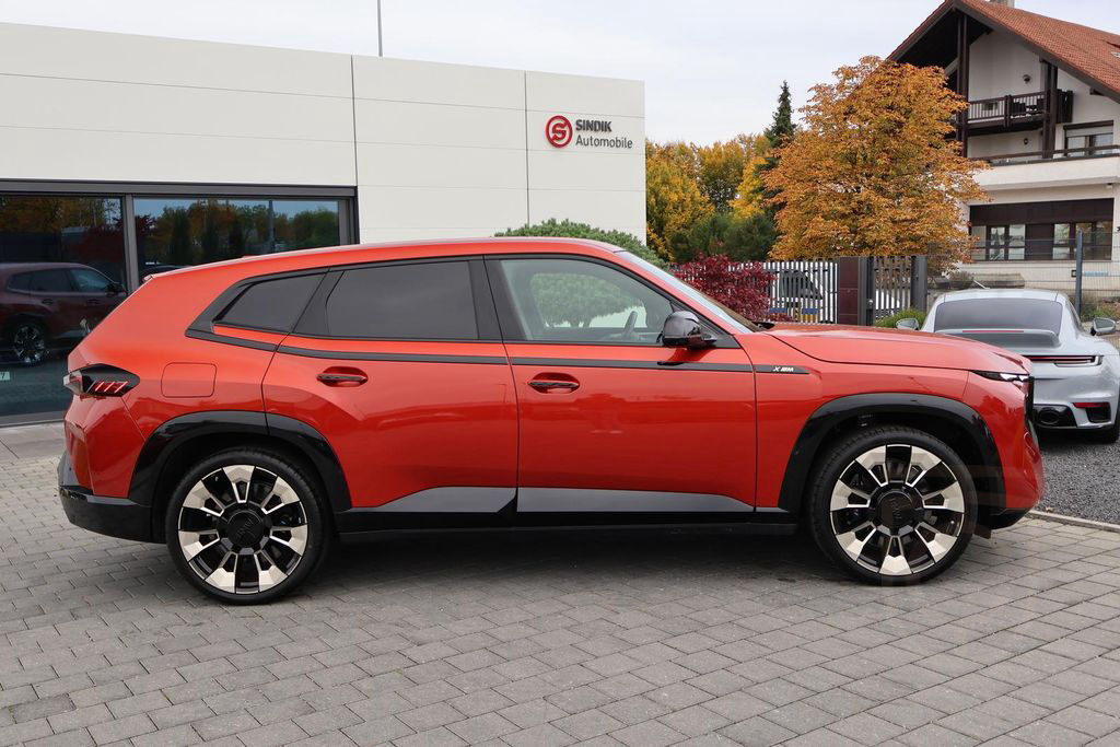 BMW XM "INDIVIDUAL" B&W-AHK-Massage-DriversP.-Iconic