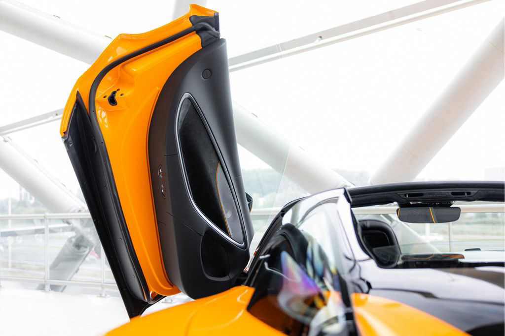 McLaren Artura Spider 3.0 V6 Plug-In | Performance | Car