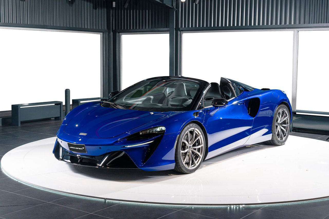 McLaren Artura Spider