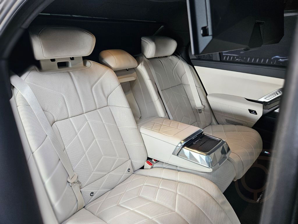 BMW M760e xDrive/Sky L./Crystal Lights/B&W Diamond