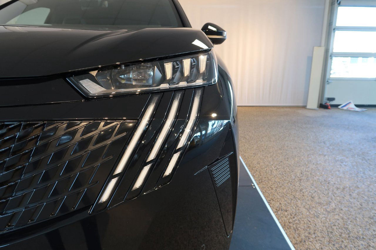 Peugeot 5008 GT Hybrid