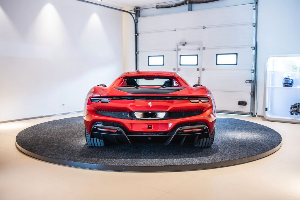 Ferrari 296 GTB *CARBON, FULL OPTIONS*