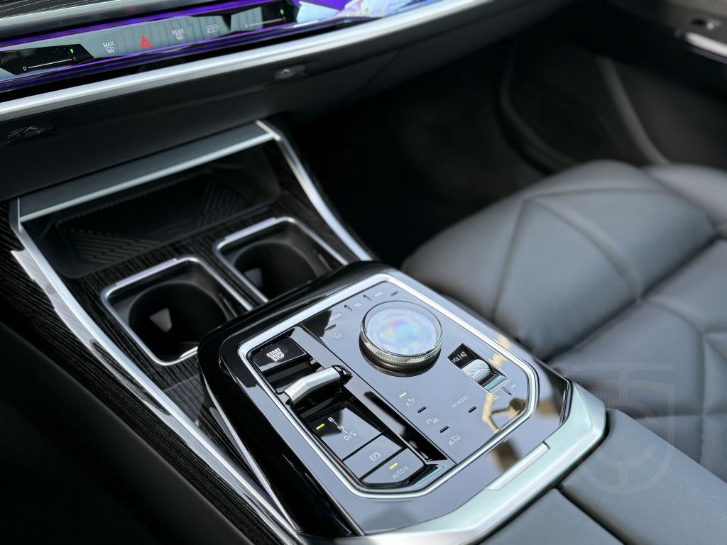 BMW 740d xDrive M Sport AHK StHzg P.SKY Autobahnas.