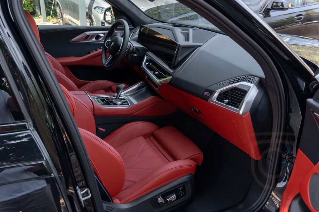 BMW XM 50e MASSAGE.SOFTC.DR.ASS.M FAHRWERK.360°.AHK