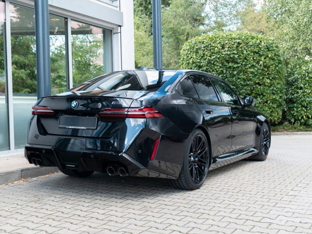 BMW M5 Limousine/ DRIVING PROF. / COMFORT PAKET/ B&W
