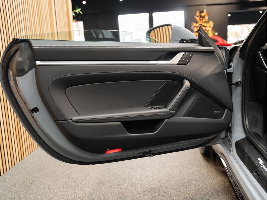 Porsche 992 992 Targa 4 Lift Carbon Bose 911 3.0 Targa 4