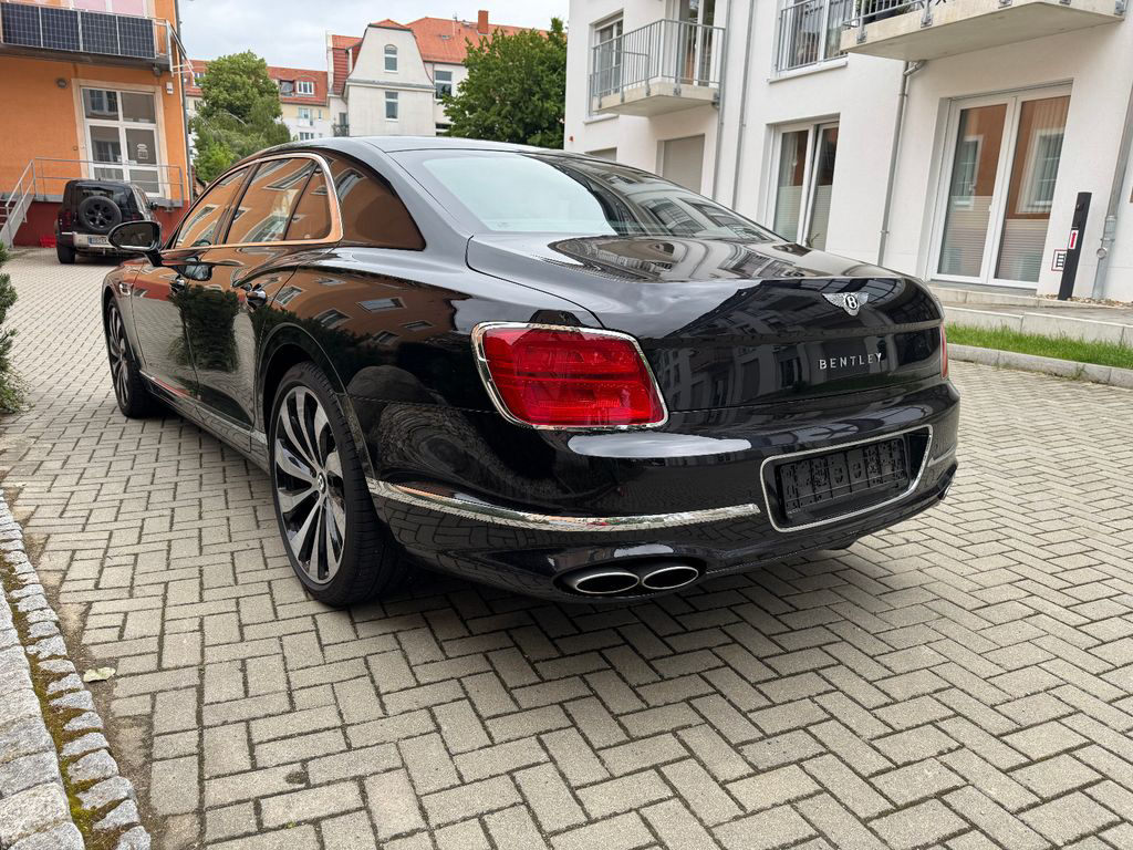 Bentley Flying Spur V8 Mulliner/Rotating/RearTV/DynamicR