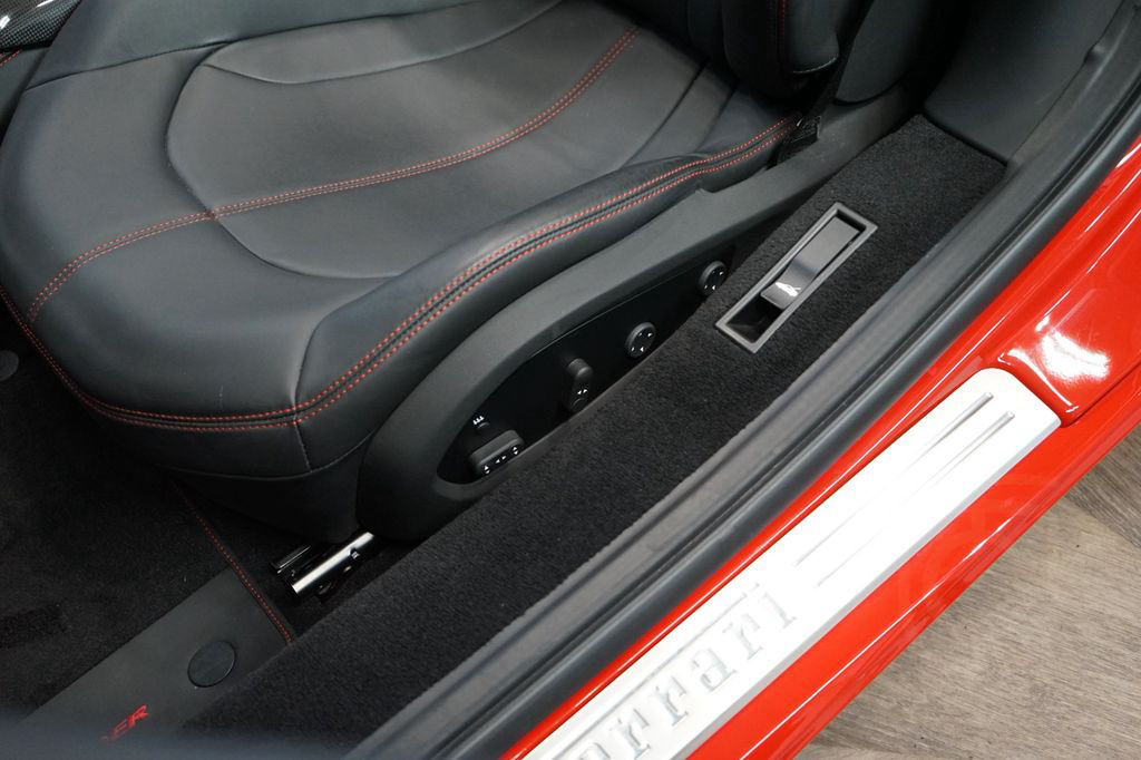 Ferrari F8*SPIDER*LIFT*CARBON*WARRANTY*295.372€ NETTO