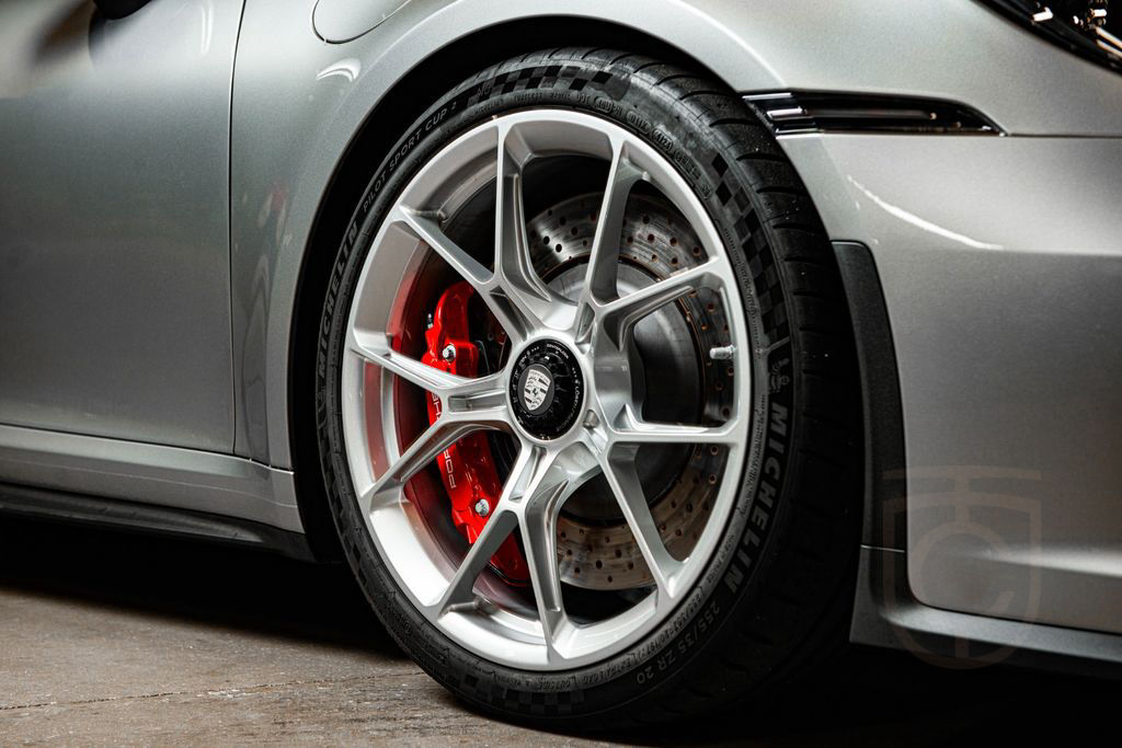 Porsche 992 GT3 Touring / 1520km / Houndstooth / VAT