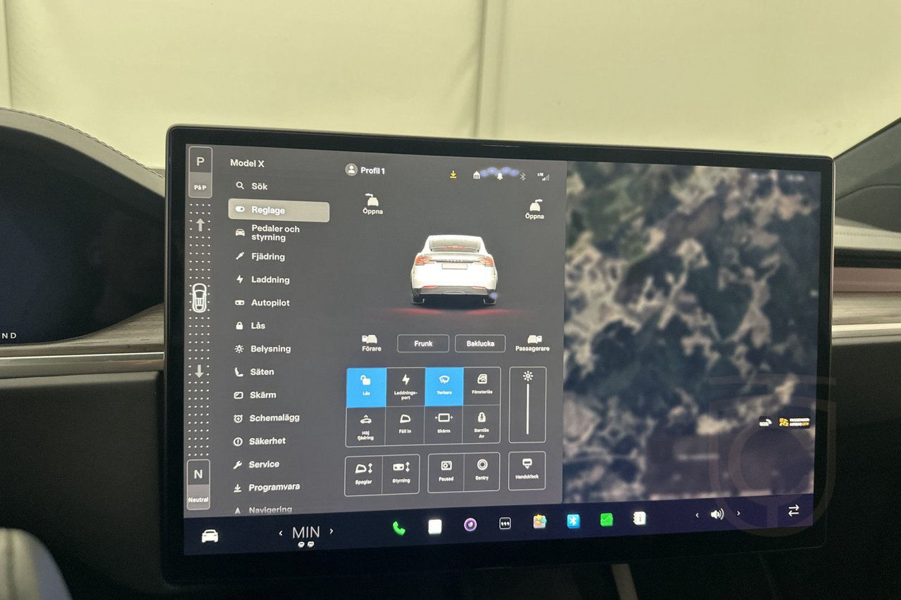 Tesla Model X Autopilot