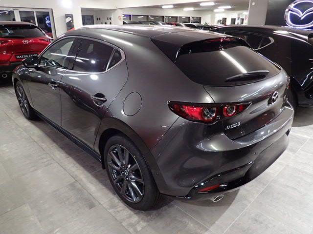 Mazda 3 2,0 Cosmo 5d Mildhybrid Skinn
