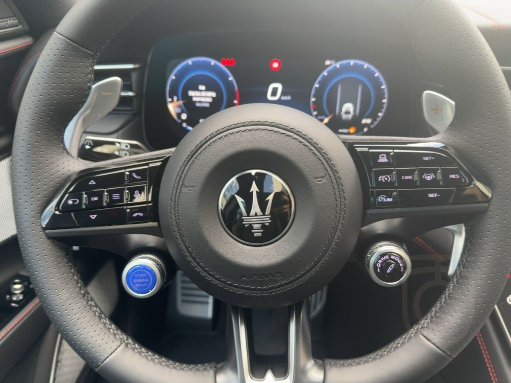 Maserati Grecale Modena MY24 Mild Hybrid MIT AHK 330 PS -
