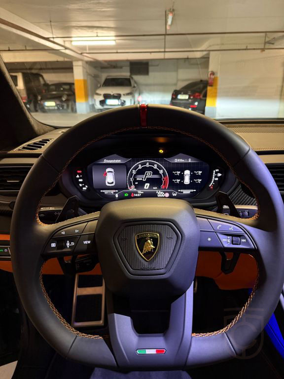 Lamborghini Urus S Pano 23" 3D B & O Carbon Style Massage