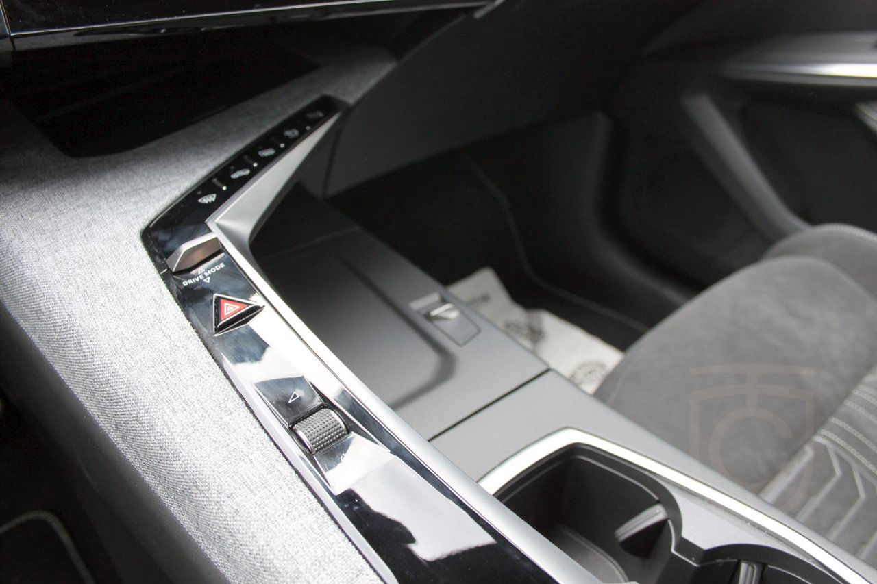 Peugeot 5008 GT HYBRID