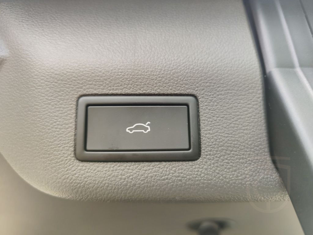 Volkswagen Multivan LÜ DSG Style Sthzg. Pano el.Sitze Navi