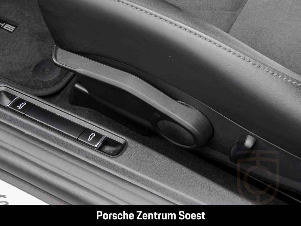 Porsche Boxster GTS 4.0/ParkAssistent/Apple-CarPlay/BOSE