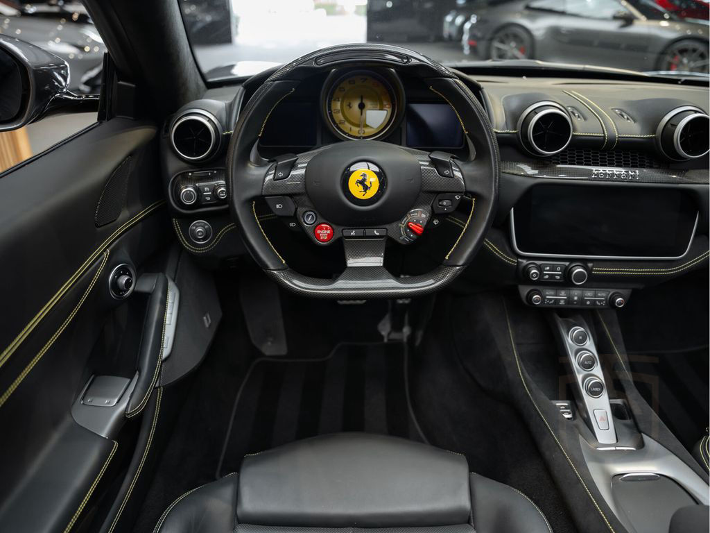 Ferrari Portofino M V8 HELE Carbon Daytona Seats 3.9 Por