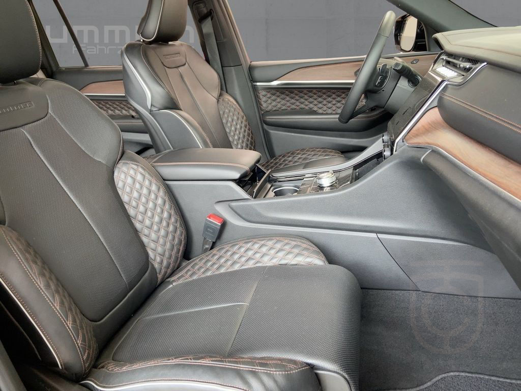 Jeep Grand Cherokee L 5.7L V8 Summit 4x4 6-Sitzer