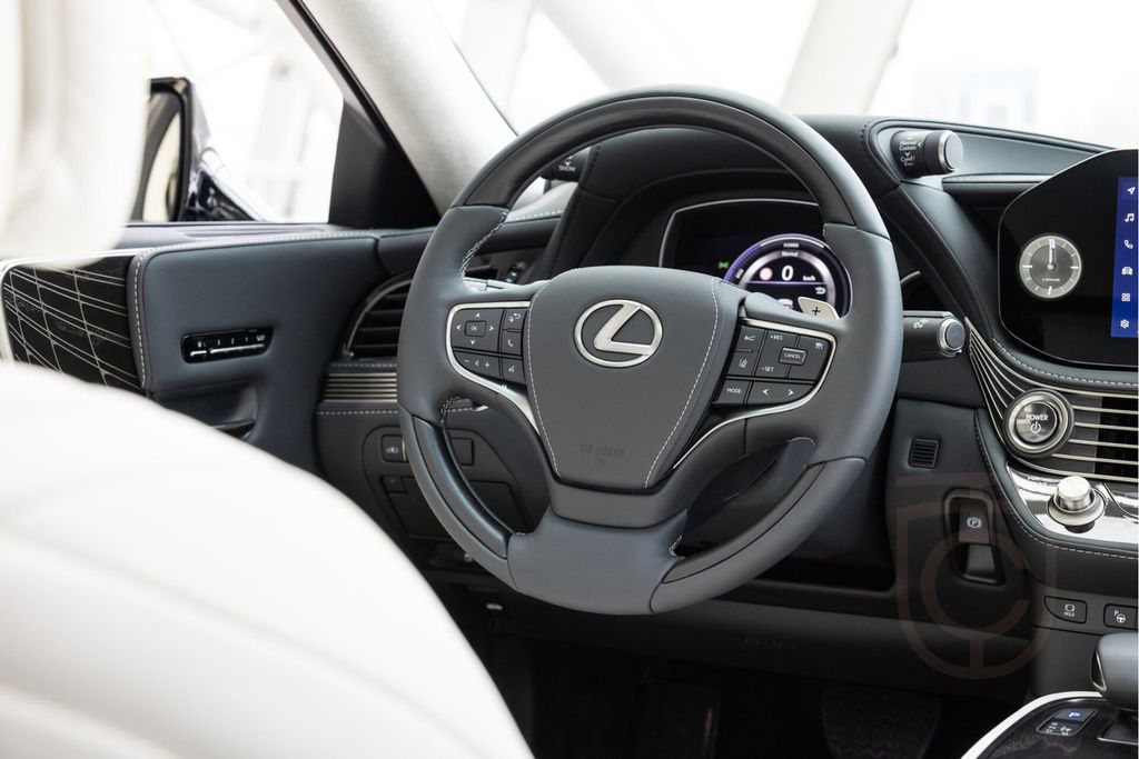 Lexus LS 500 500h AWD President Line | Ottoman seat |
