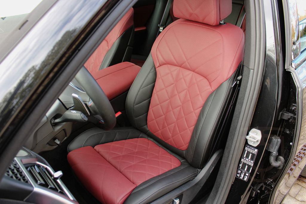 BMW X6 M60 i xDrive / STANDHEIZUNG / B&W / TRAVEL