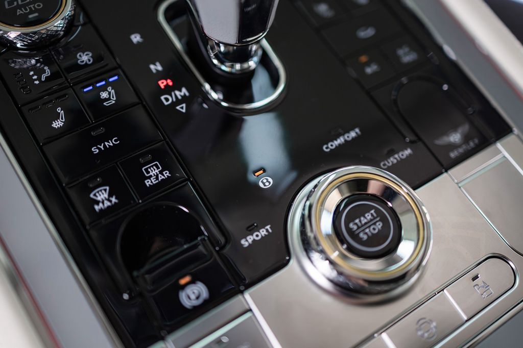 Bentley Continental GT Azure - Naim, Blackline spec.