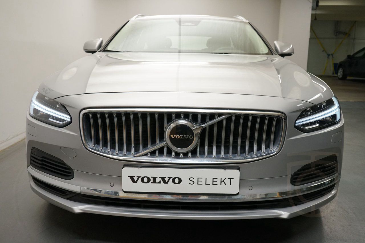 Volvo V90 Recharge T6 Core Bright.