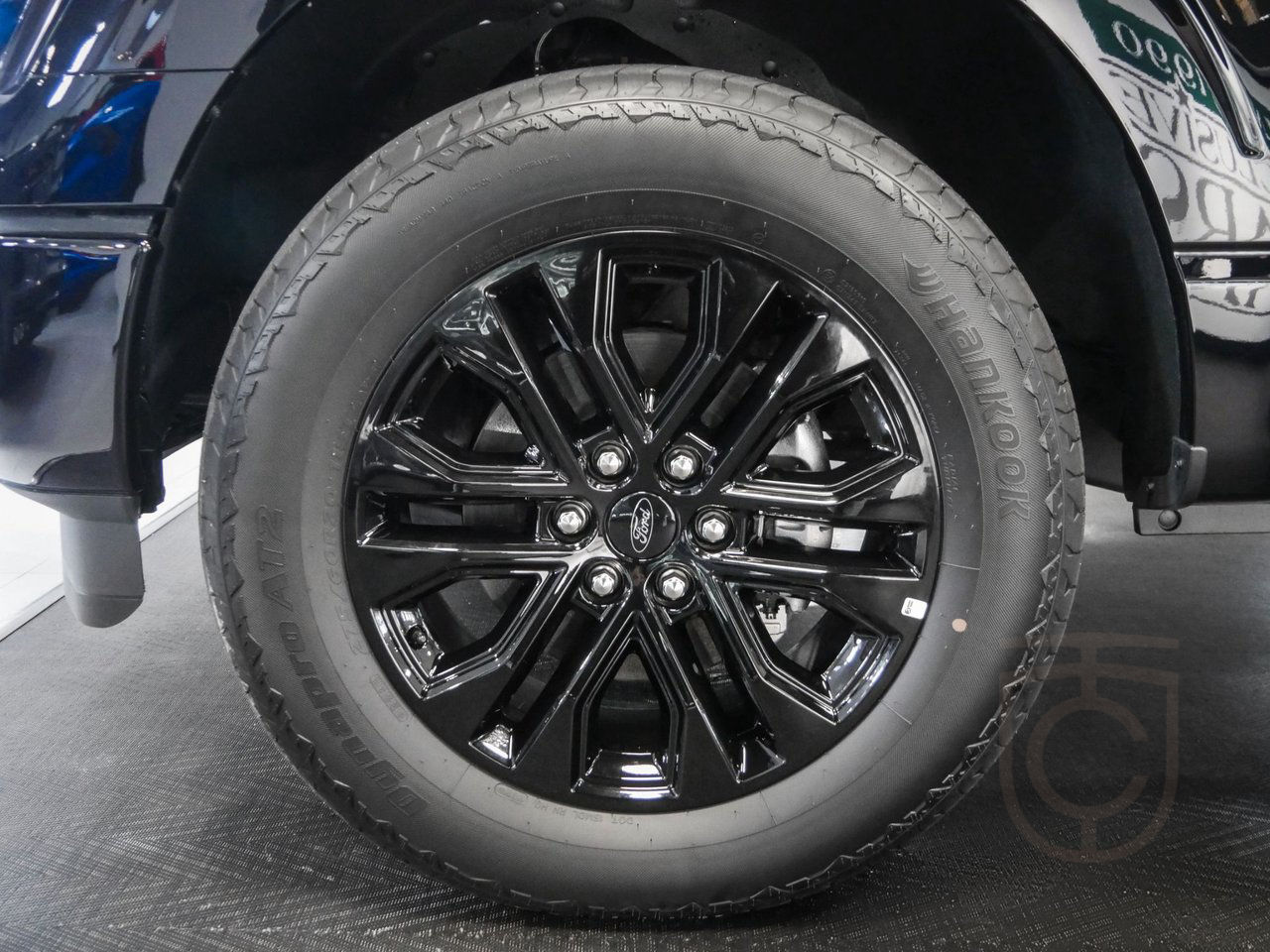 Ford F-150 Lariat BLACK APPERANCE V6 POWERBOOST HYBRID 772NM