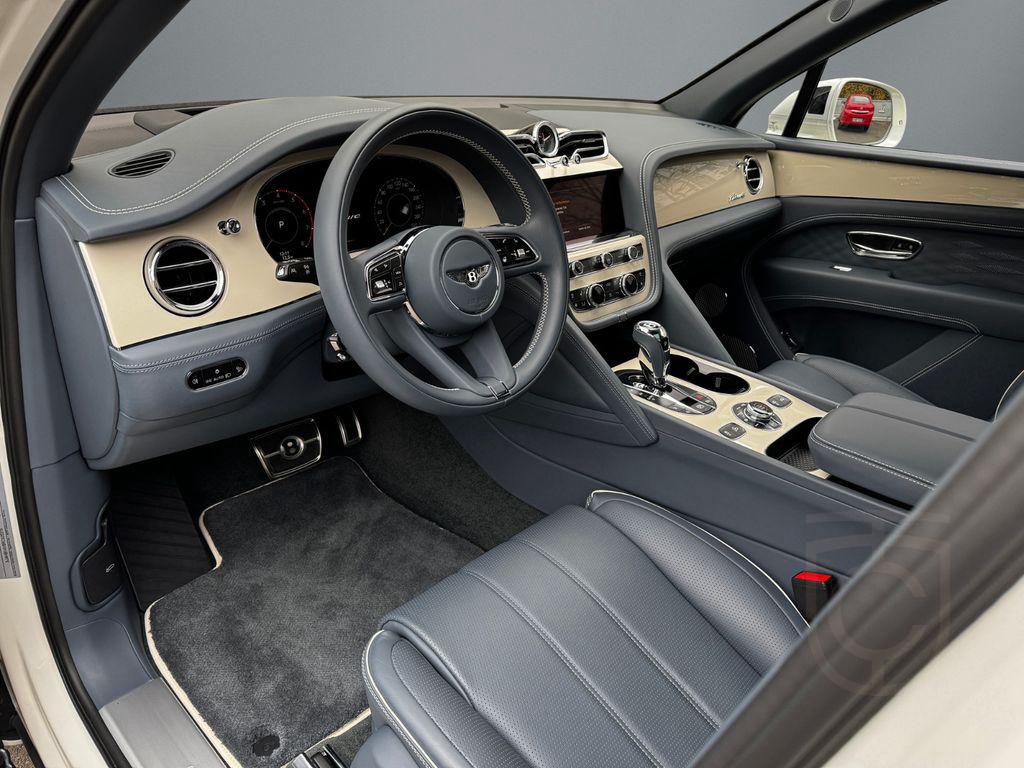 Bentley Bentayga V8 EWB Azure -NP: 356T€ -BENTLEY BERLIN