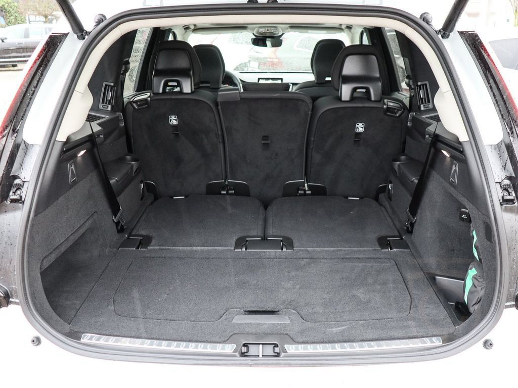 Volvo XC90 T8 AWD Ultra Dark Recharge Plug-In Hybrid