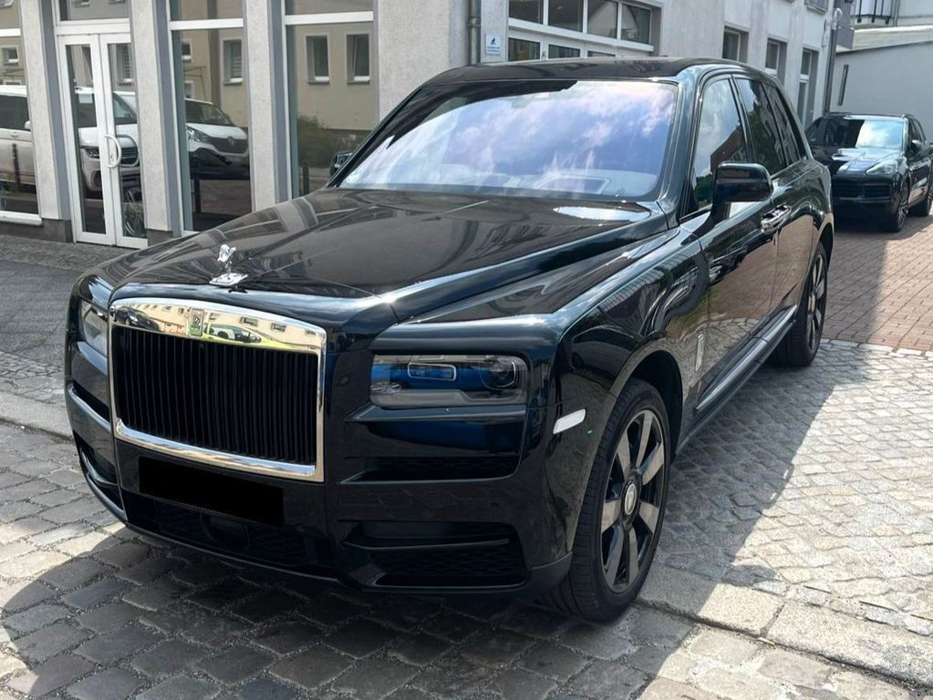 Rolls-Royce Cullinan Bespoke HUD TV