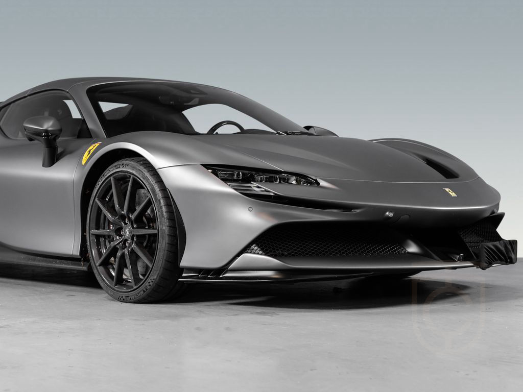 Ferrari SF90 Spyder | 1.Hand | Carbon | Lift | AFS |